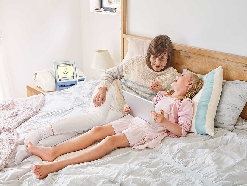 APD - woman with child lying on a bed